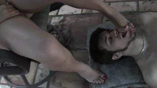 Sexy girl grinds weenie and gets her toes sucked